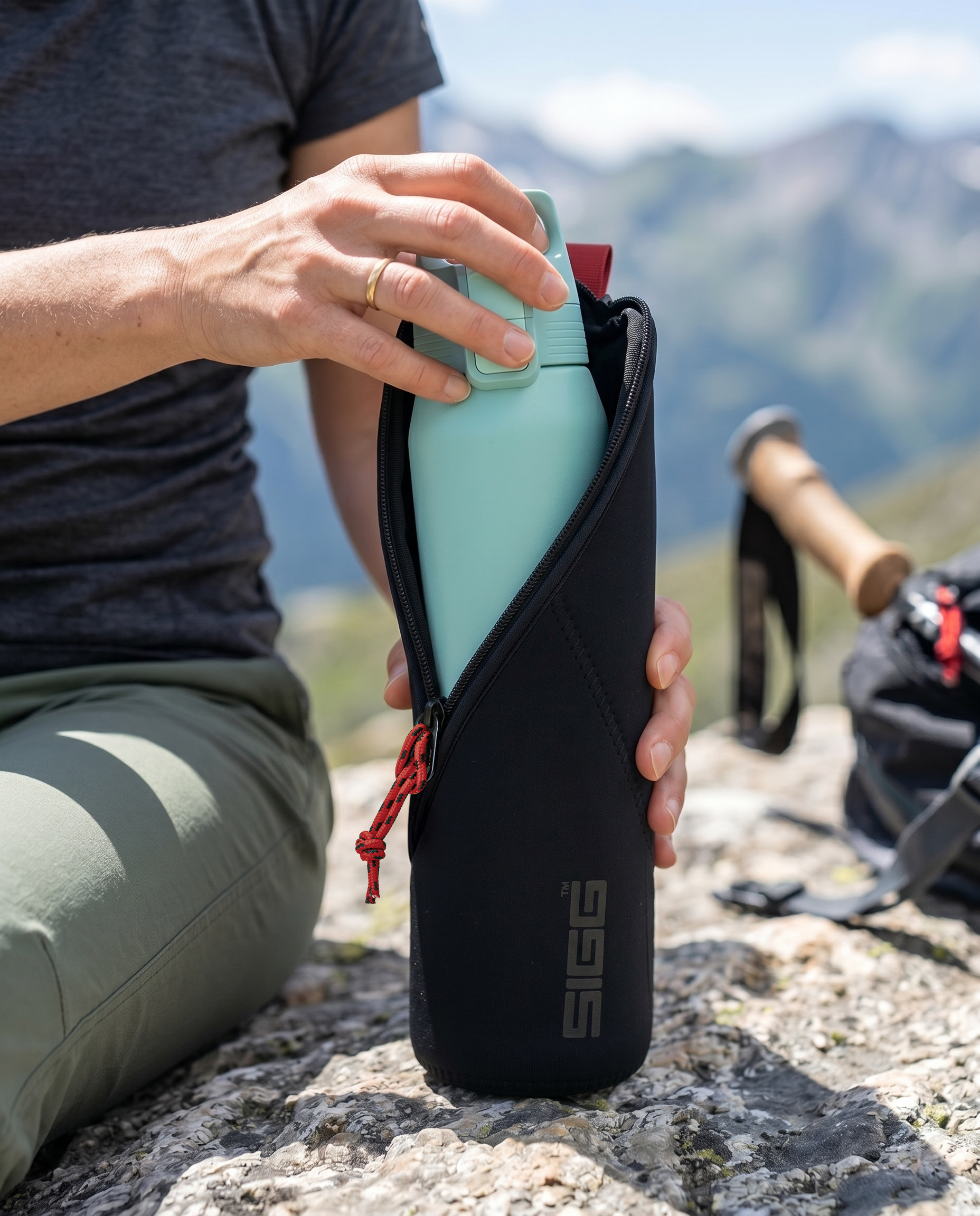 sigg-bottle-holster-m-funda-portabotellas-de-neopreno-con-correa-talla-m image 5