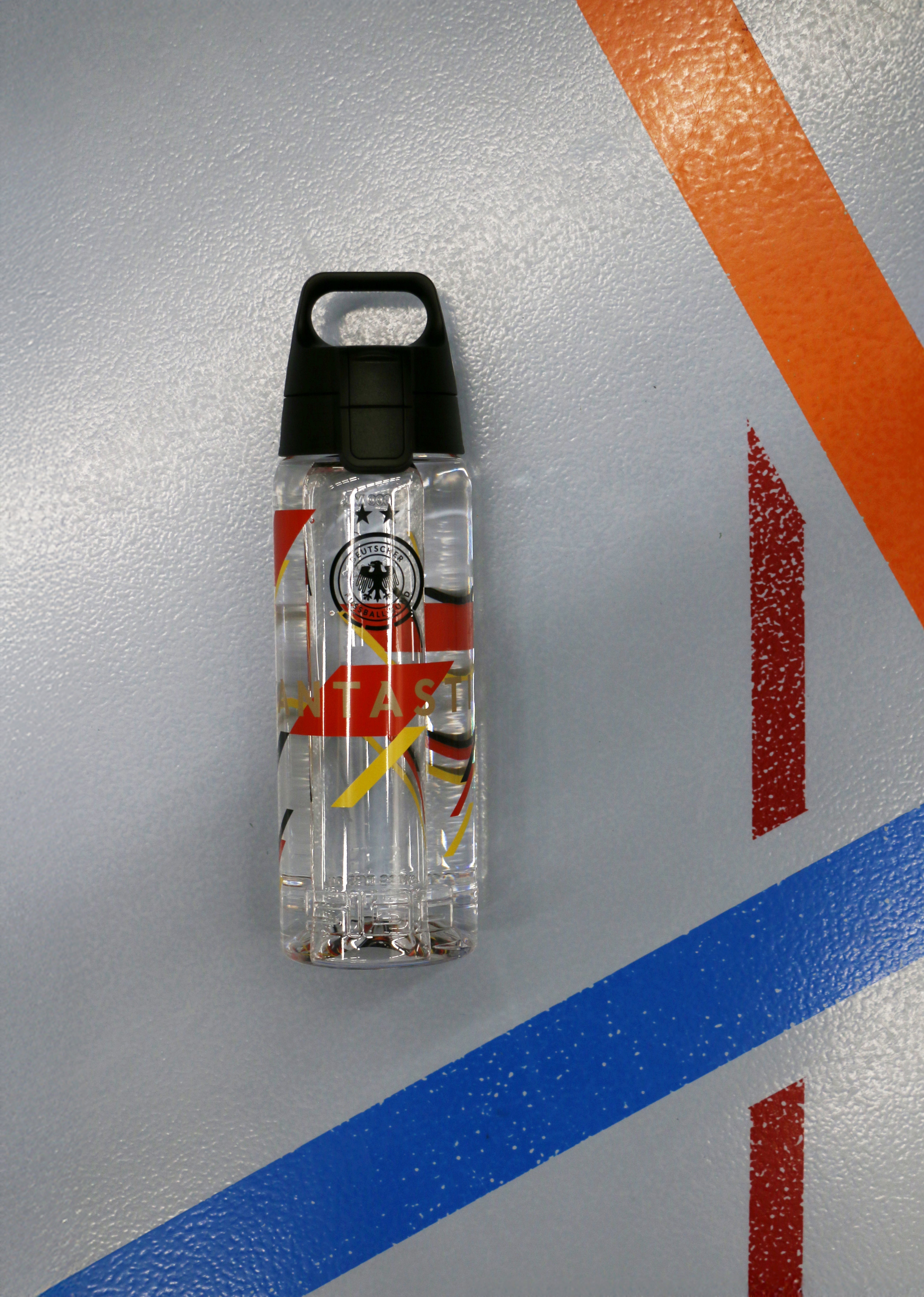 sigg-total-color-dfb-fantastic-0-6-l-botella-de-aluminio-ligera-de-la-selecci-n- image 2