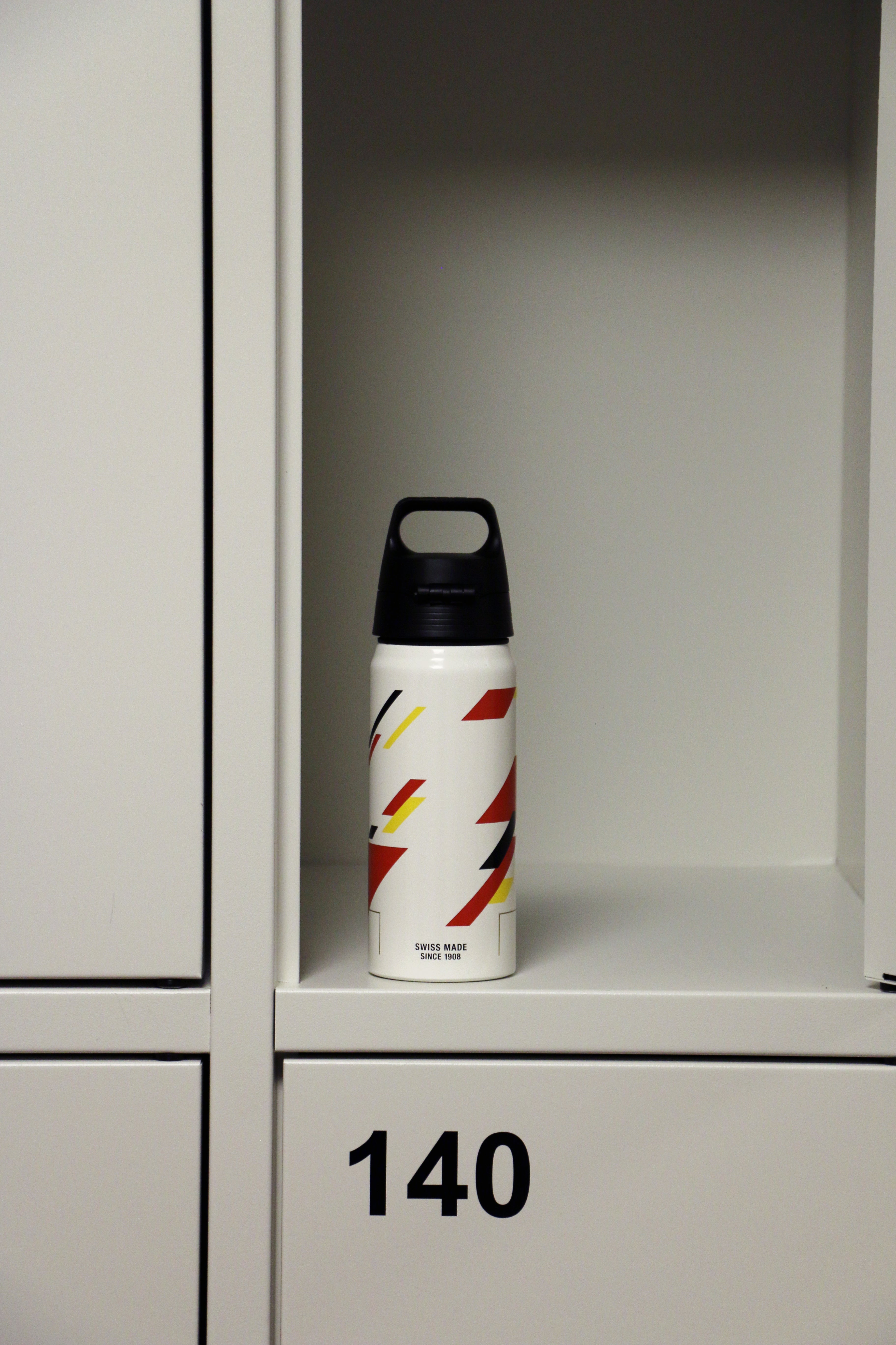 sigg-dfb-frauen-wmb-one-botella-de-agua-de-acero-inoxidable-con-dise-o-de-la-sel image 4