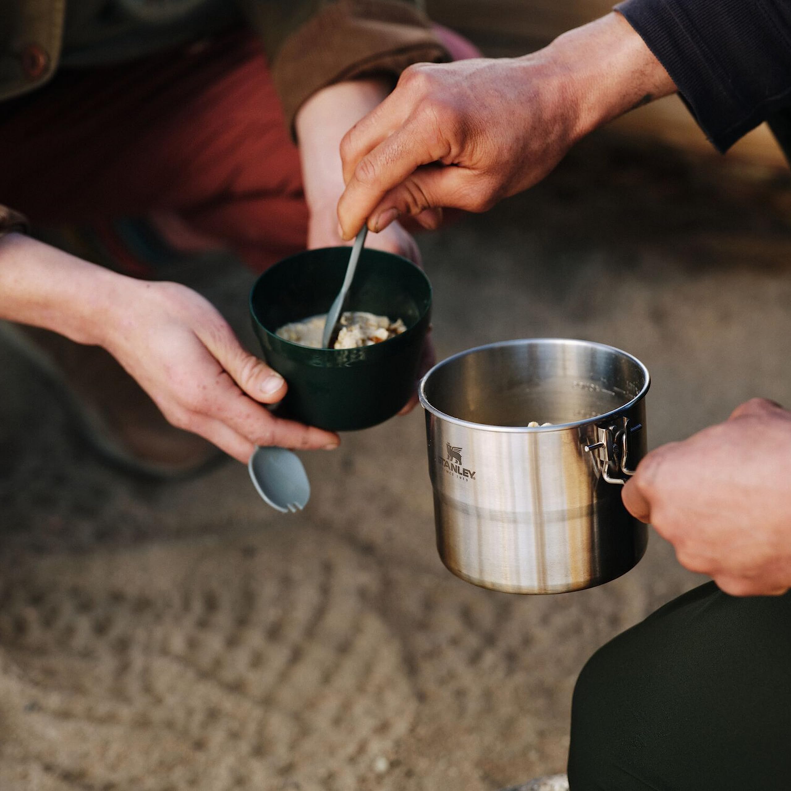stanley-1913-adventure-set-de-cocina-de-camping-para-dos-1-0l-6-piezas-con-olla- image 4