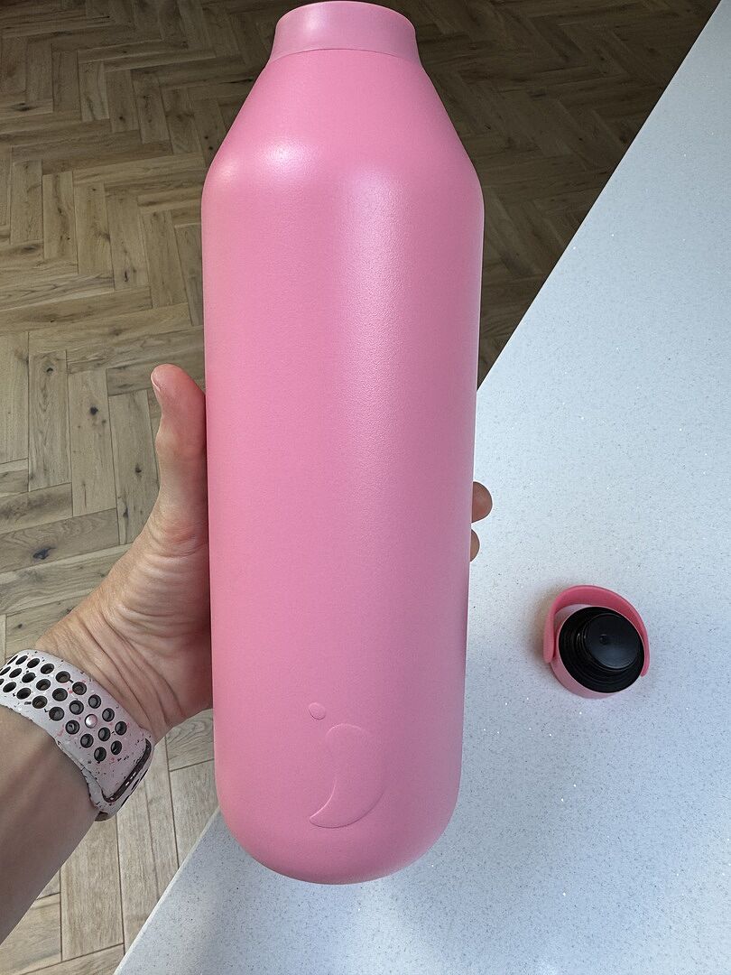 Muy contenta, un pequeño pero